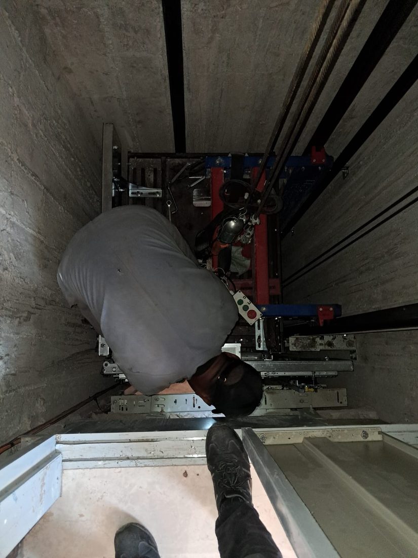 Treuil et moteur d'ascenseur entretenus par TGI